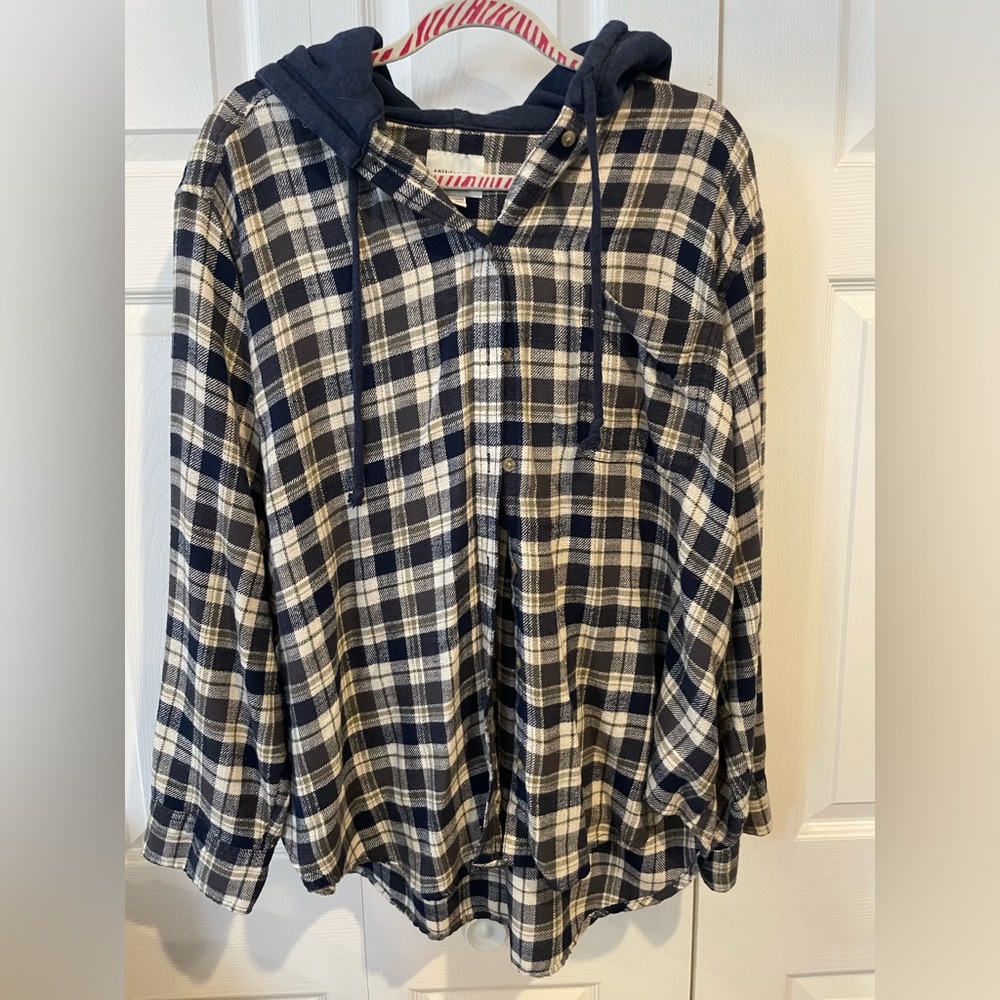 AE women’s flannel hooded top